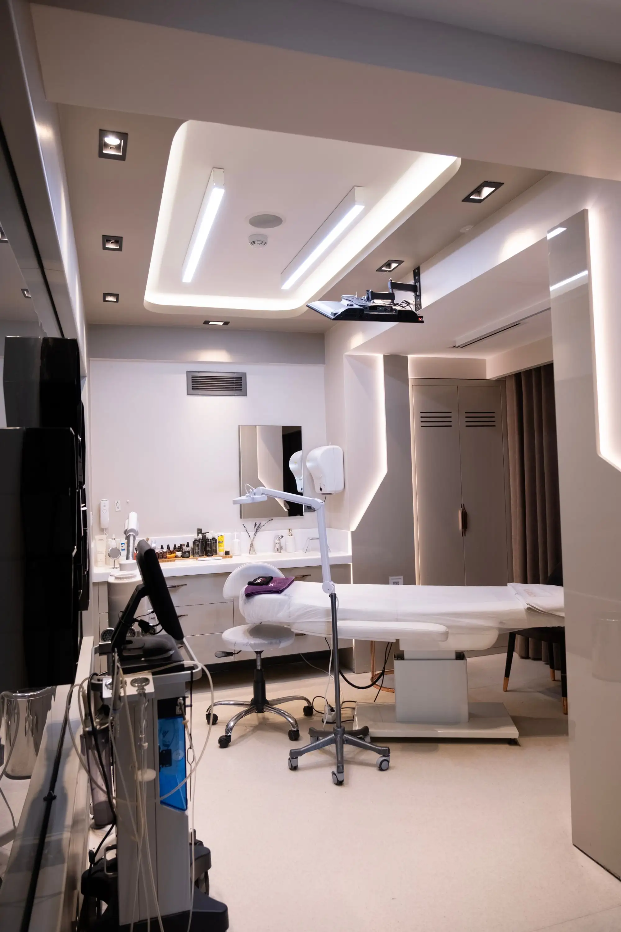 klinikadan ibarət öz şəbəkə